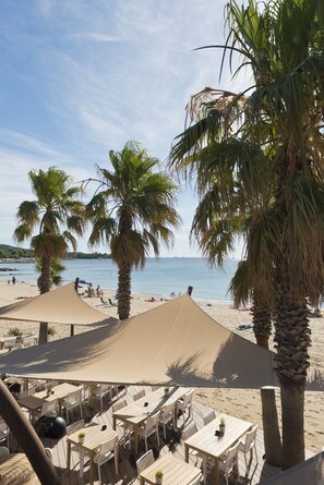 3 restaurants, serveren ontbijt, lunch, diner, internationale gerechten