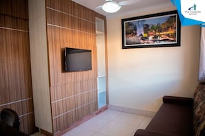 Apartment | Wohnbereich | Fernseher