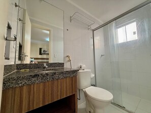 Appartement | Salle de bain | Douche, douche à « effet pluie »
