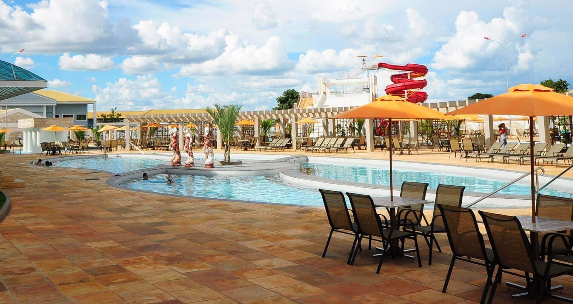 15 piscinas externas, guarda-sóis, espreguiçadeiras