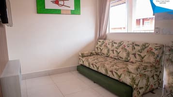 Apartamento | Zona de estar | Una televisión