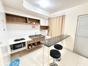 Apartamento | Cozinha privada | Micro-ondas