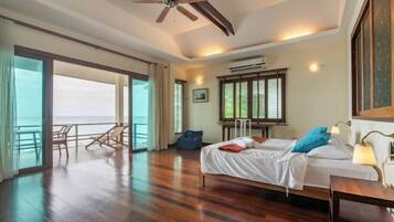 Laptopgeeigneter Arbeitsplatz, Babybetten, kostenloses WLAN, BettwÀsche