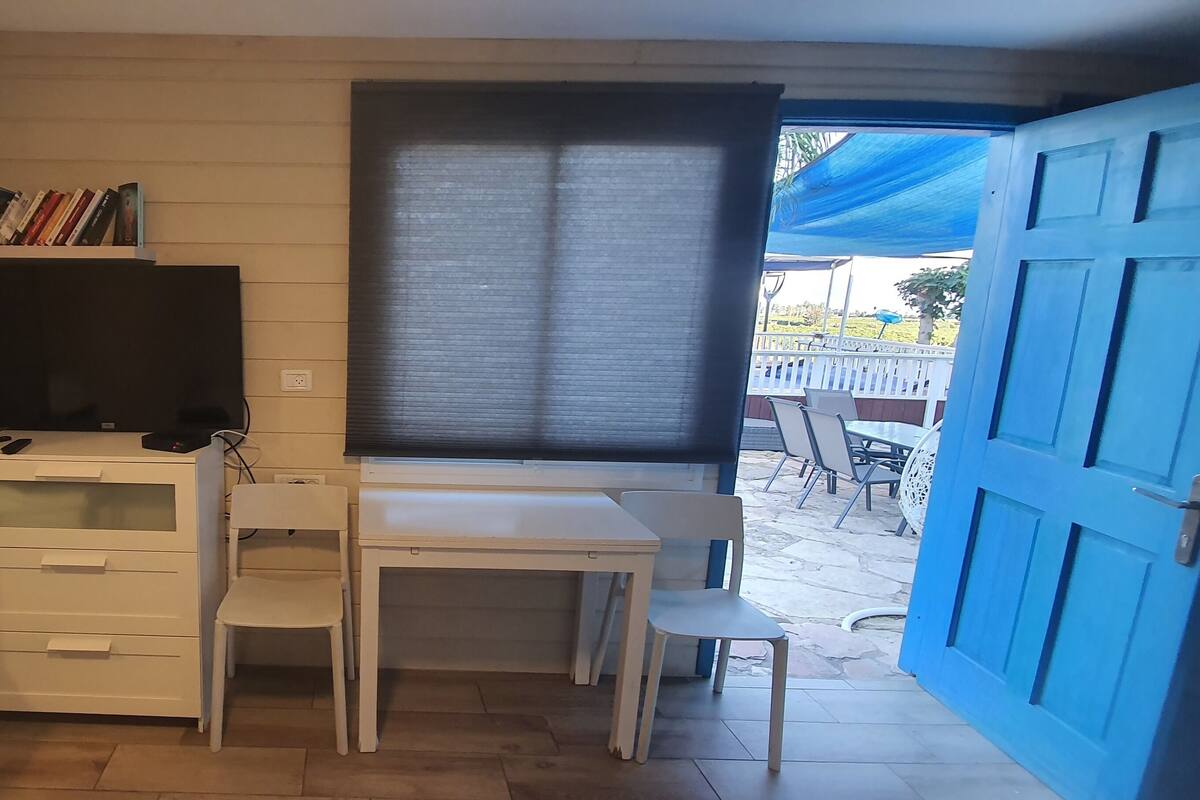 Junior Studio | Desk, iron/ironing board (on request), cribs (free), WiFi (free)