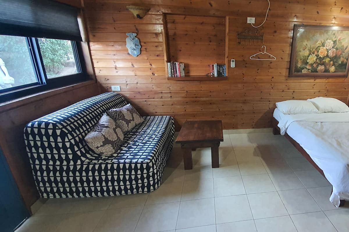 Economy Studio Suite | Desk, iron/ironing board (on request), cribs (free), WiFi (free)