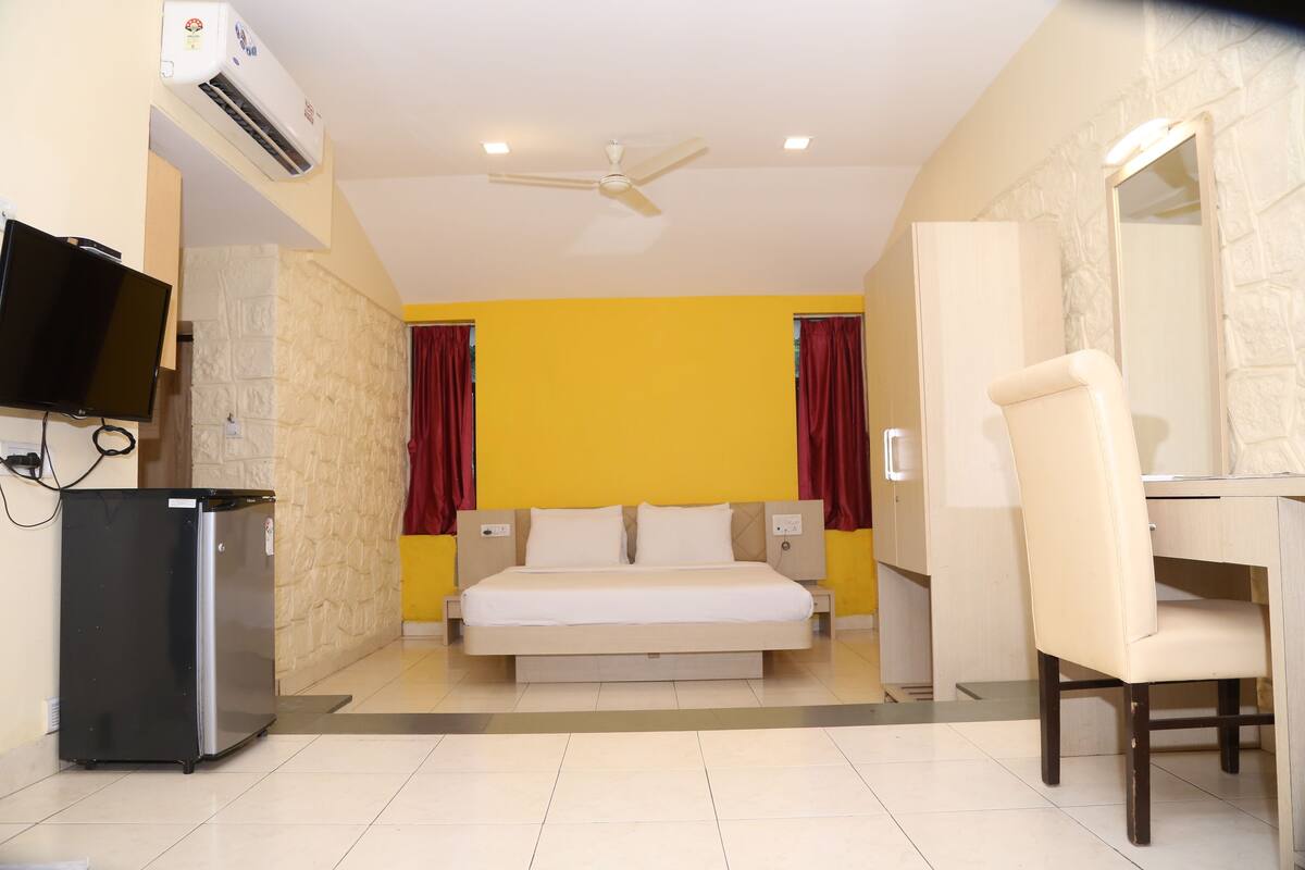 Superior Room, 1 Bedroom, Balcony, Garden View | Peti besi dalam bilik, seterika/papan seterika