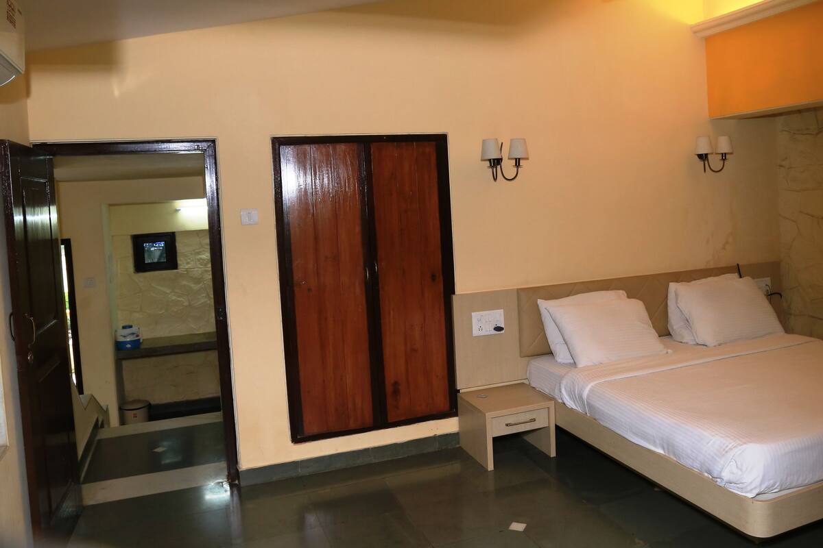 Superior Cottage, 1 Bedroom, Balcony, Garden View | Peti besi dalam bilik, seterika/papan seterika