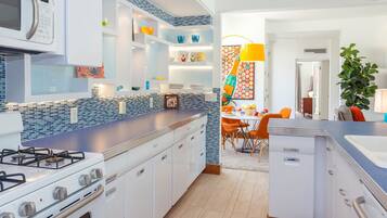 Apartemen, 3 kamar tidur | Dapur pribadi | Microwave, oven, kompor, dan mesin pencuci piring