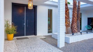 Rumah, Beberapa Tempat Tidur (Spero Estate) | Pintu masuk properti