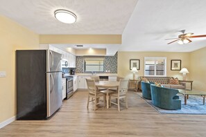 Dining room - Avanti Vacation Rental, Relaxing 3-BR Retreat with Private Pool Minutes from Vanderbilt Beach and Delnor-Wiggins State Park. Enjoy Southern Exposure, BBQ Area, and Pet-Friendly Comfort (Naples)