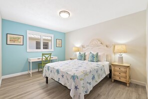 3 bedrooms, soundproofing, iron/ironing board, free WiFi - Avanti Vacation Rental, Relaxing 3-BR Retreat with Private Pool Minutes from Vanderbilt Beach and Delnor-Wiggins State Park. Enjoy Southern Exposure, BBQ Area, and Pet-Friendly Comfort (Naples)