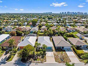 Exterior - Avanti Vacation Rental, Relaxing 3-BR Retreat with Private Pool Minutes from Vanderbilt Beach and Delnor-Wiggins State Park. Enjoy Southern Exposure, BBQ Area, and Pet-Friendly Comfort (Naples)