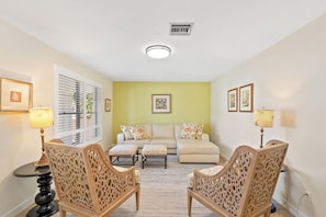 Flat-screen TV - Avanti Vacation Rental, Relaxing 3-BR Retreat with Private Pool Minutes from Vanderbilt Beach and Delnor-Wiggins State Park. Enjoy Southern Exposure, BBQ Area, and Pet-Friendly Comfort (Naples)