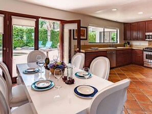 Villa, 2 Bedrooms | Dining