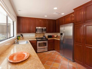 Villa, 2 Bedrooms | Private kitchen | Fridge, microwave, oven, stovetop