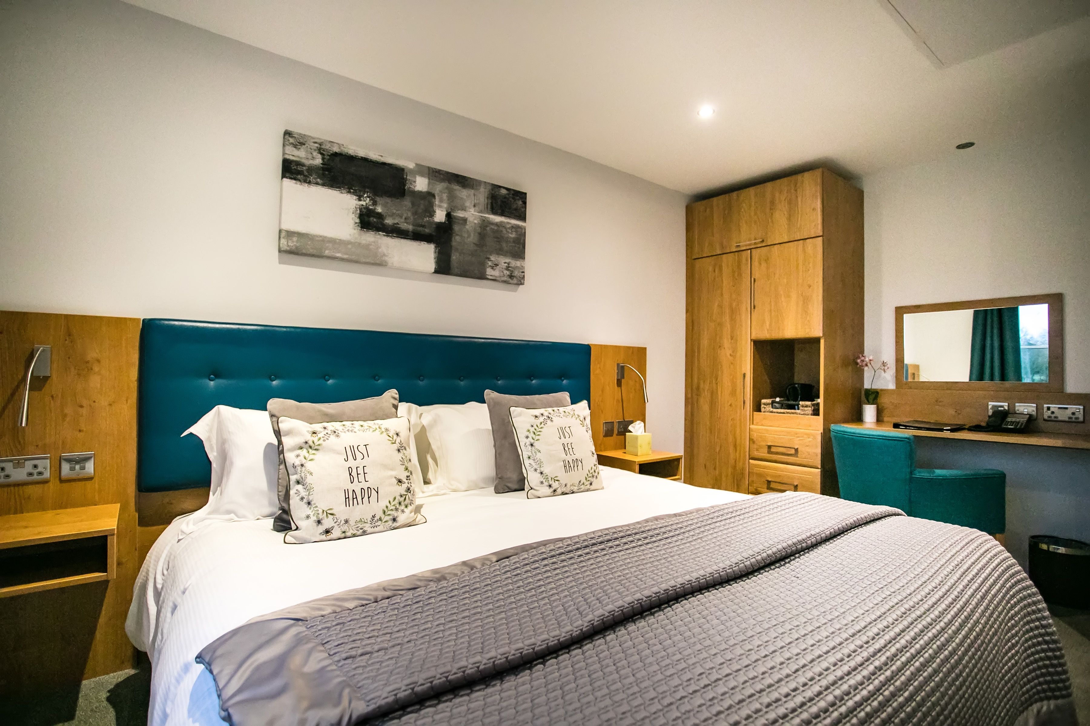 1 bedroom, premium bedding, desk, soundproofing