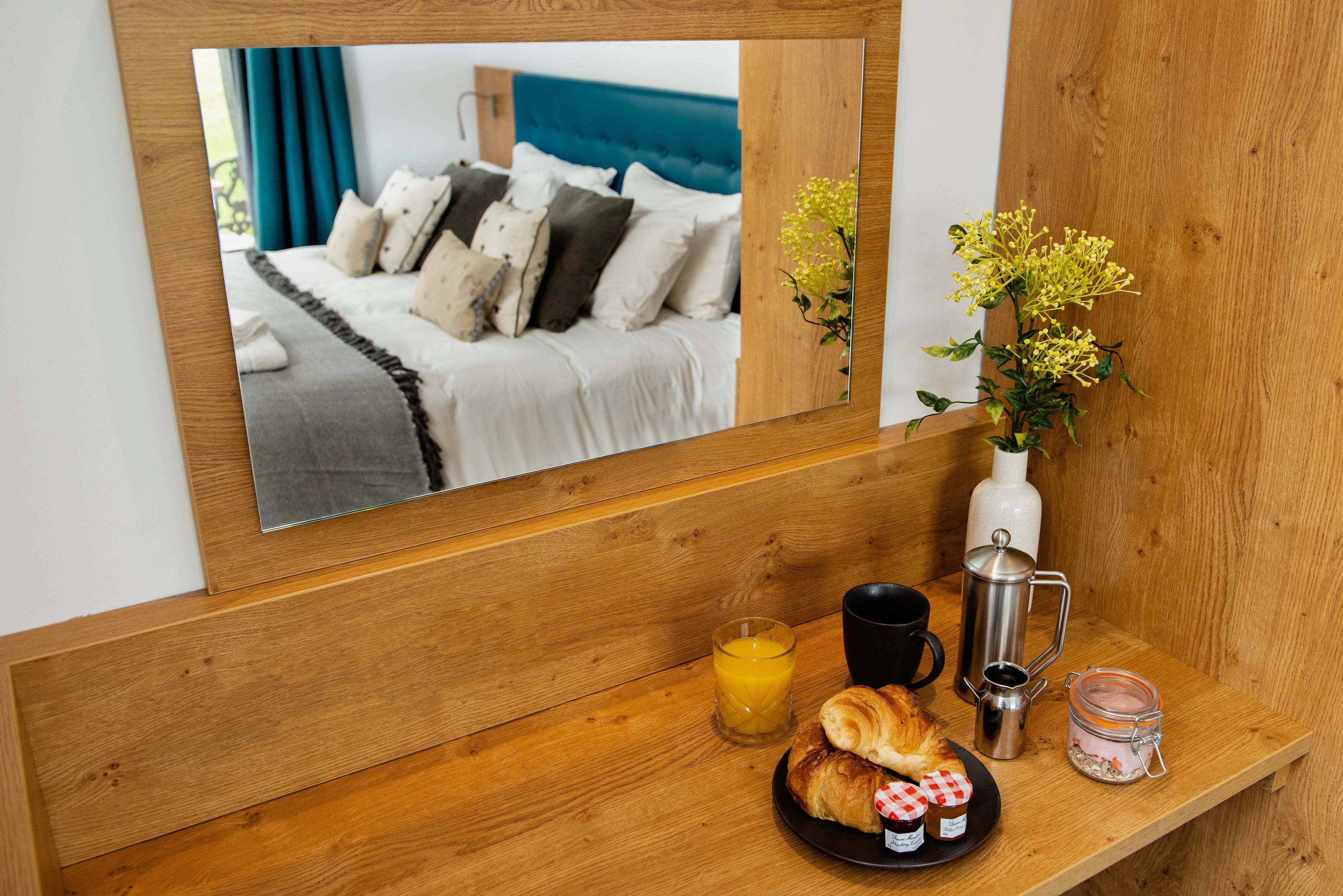 1 bedroom, premium bedding, desk, soundproofing