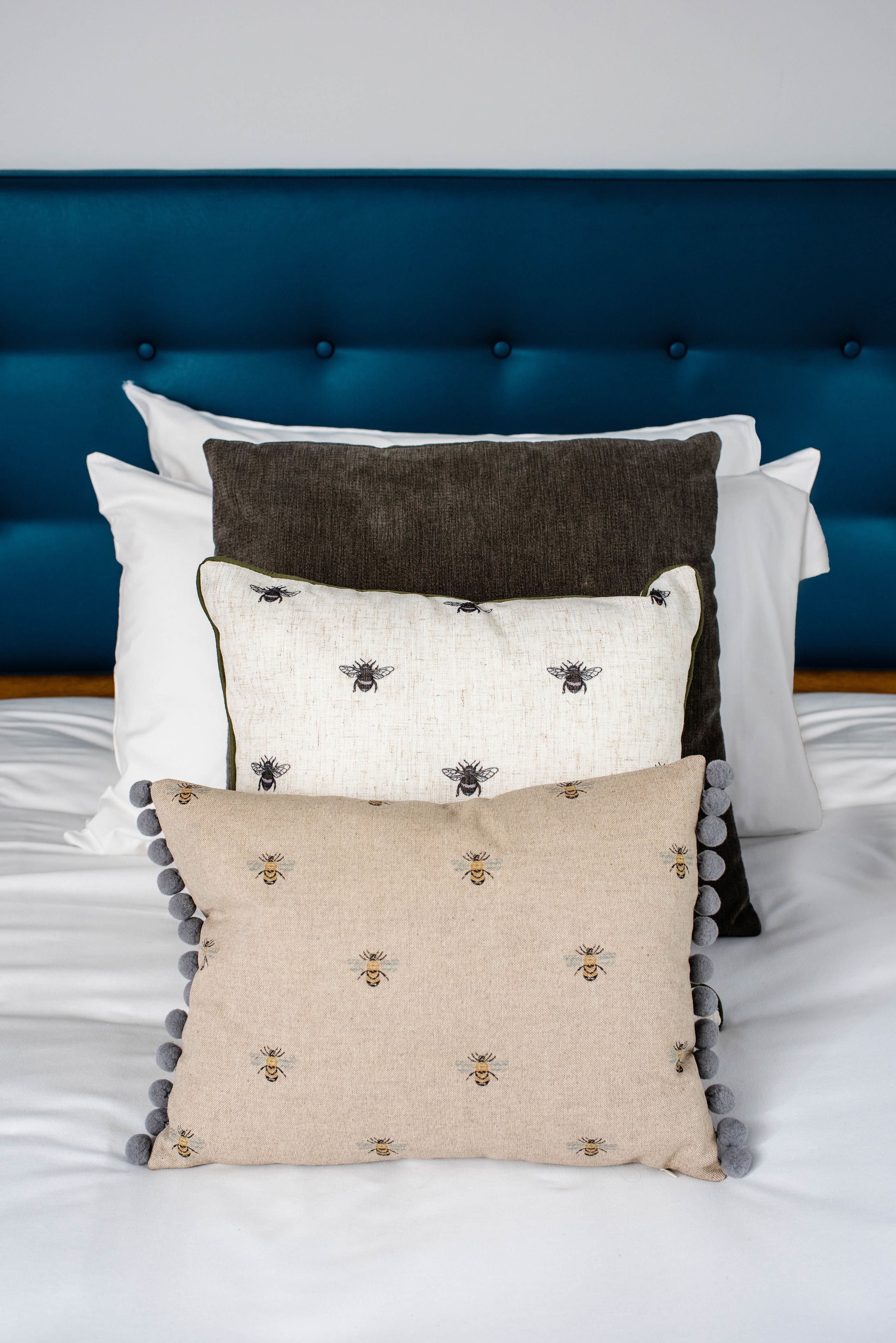 1 bedroom, premium bedding, desk, soundproofing