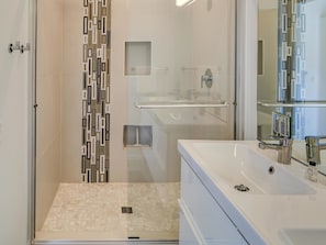 Apartment, 3 Bedrooms | Bathroom