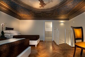 Junior-Suite | Minibar, Zimmersafe, Schreibtisch, laptopgeeigneter Arbeitsplatz