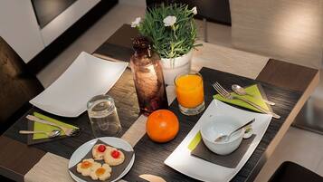 Daily full breakfast (EUR 8 per person)