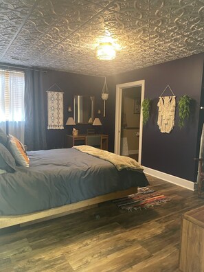 Chambre Confort | Literie de qualité, bureau, fer et planche à repasser