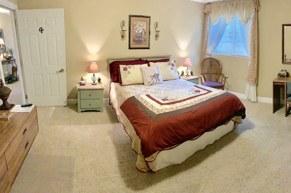 Monroe Street Suites