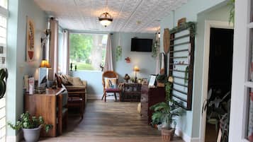 Coin salon dans le hall