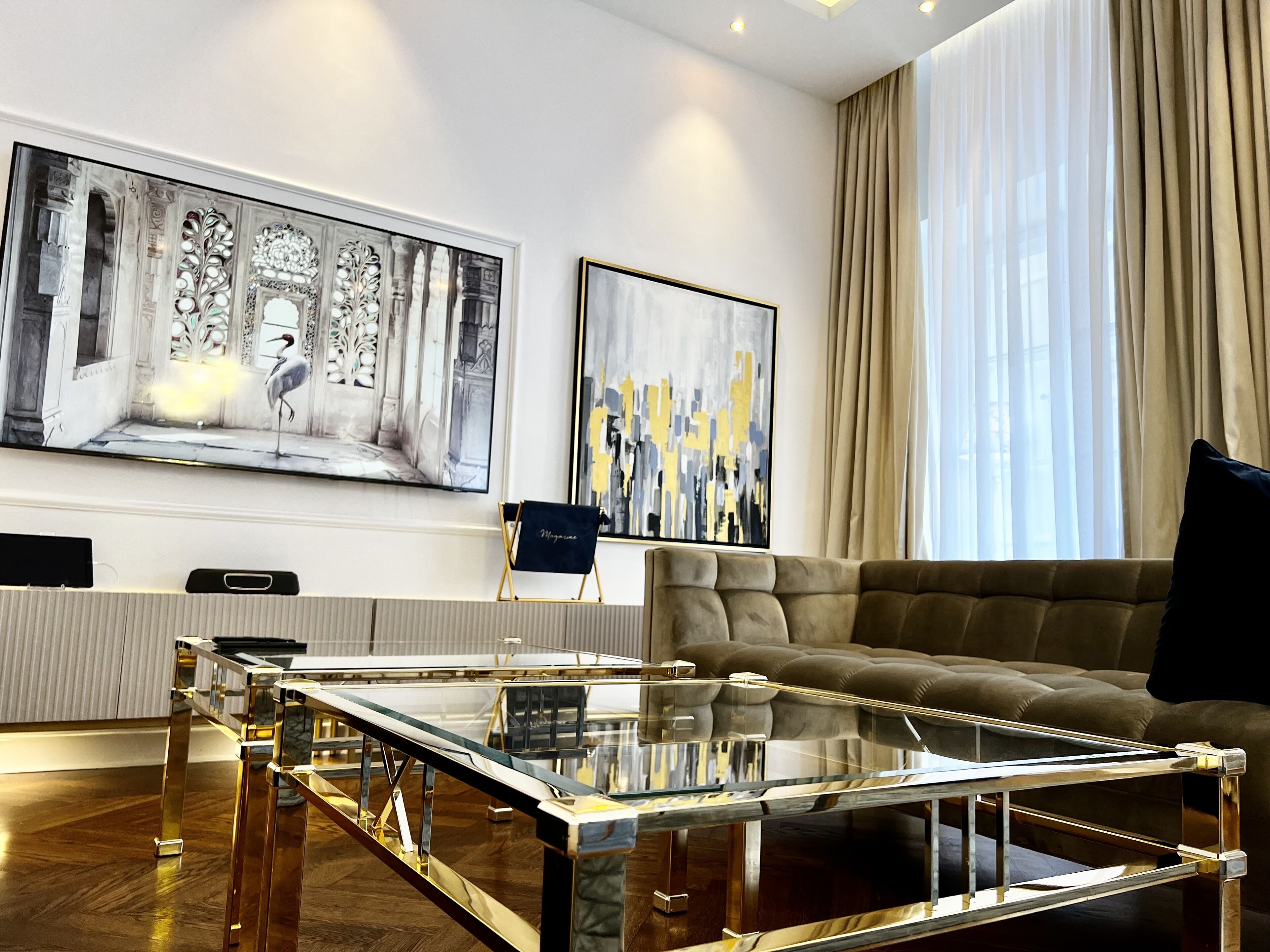 Luxury Magnific Suite, 2 Bedrooms, 2 Bathrooms (Krzywe Kolo street, Old Town view, 105 m2) | Khu phòng khách | TV màn hình phẳng 55-inch có truyền hình vệ tinh, TV 