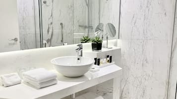 Superior Suite, 2 Bedrooms (Old town view, 125 m2) | Salle de bain