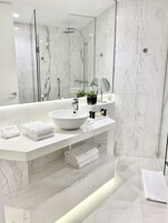 Superior Suite, 2 Bedrooms (Old town view, 125 m2) | Bathroom | Designer toiletries, hair dryer, bathrobes, slippers