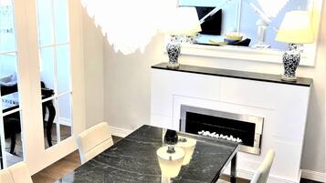 Luxury Signature Suite, 2 Bedrooms, 2 Bathrooms (Market Square view, 175 m2) | Ruokasali