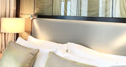 MONDRIAN Luxury Suites & Apartments Old Town Market Square
