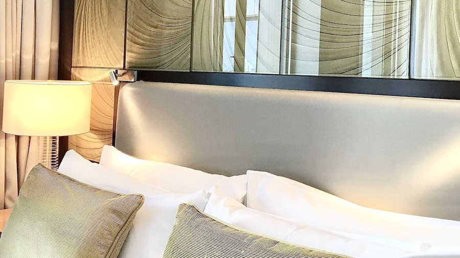 MONDRIAN Luxury Suites & Apartments Old Town Market Square