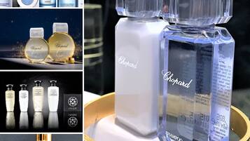 Una selección de productos de tocador de lujo, incluyendo Bvlgari, Chopard, L'ALIQUE y Floris.