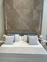 Executive Suite, 2 Bedrooms, 2 Bathrooms, (Krzywe Kolo street, 95 m2) | Egyptian cotton sheets, premium bedding, down comforters