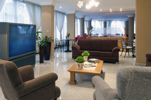 Área de estar no saguão