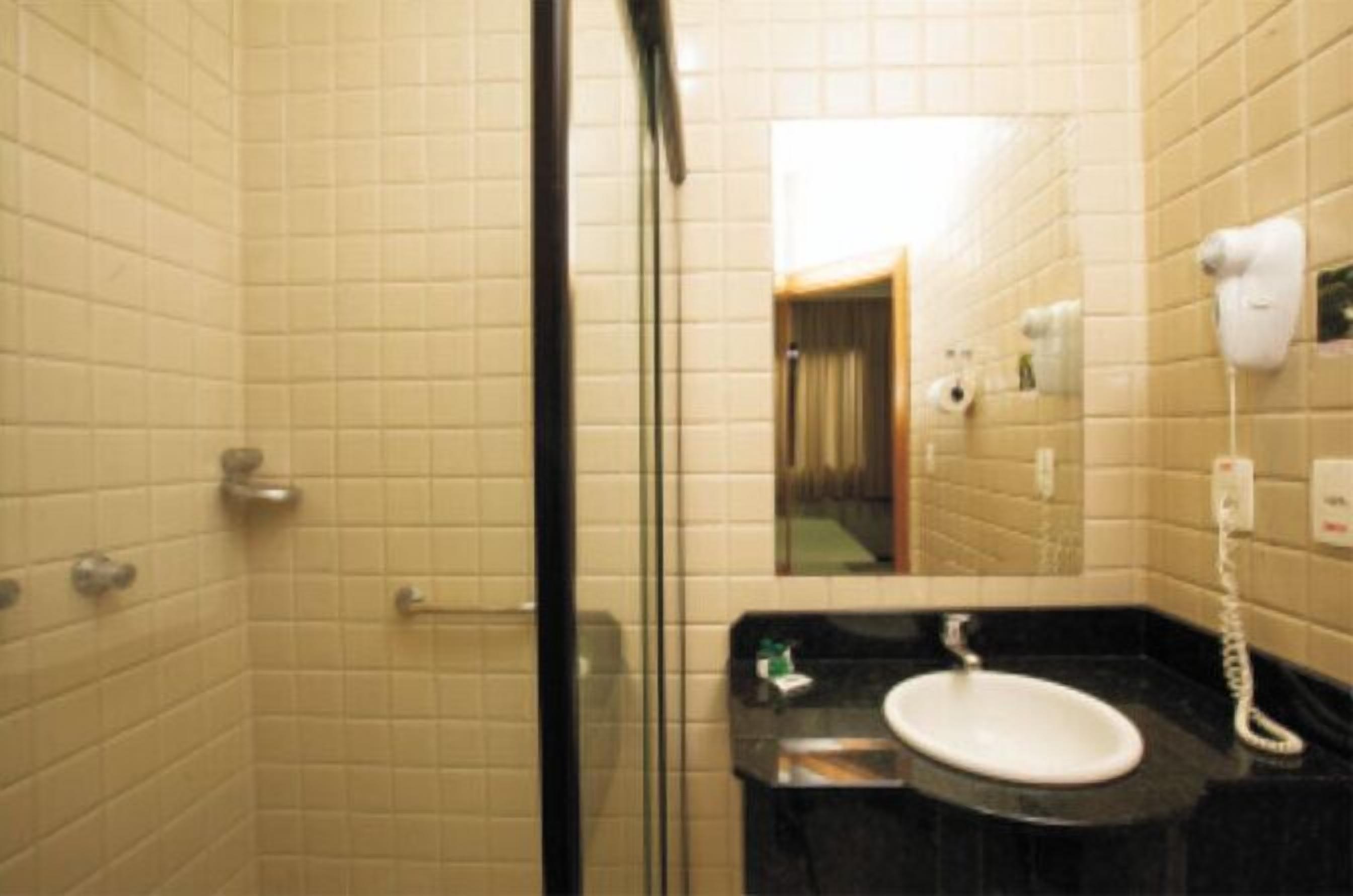apartamento standard | bathroom | shower, free toiletries, towels