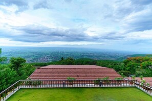 المنطقة  المحيطة بالمنشأة