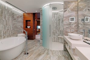 Jetted tub, rainfall showerhead, free toiletries, hair dryer - Sheraton Annaba Hotel (Annaba)
