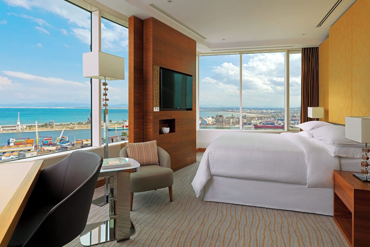 pillow-top beds, minibar, in-room safe, desk