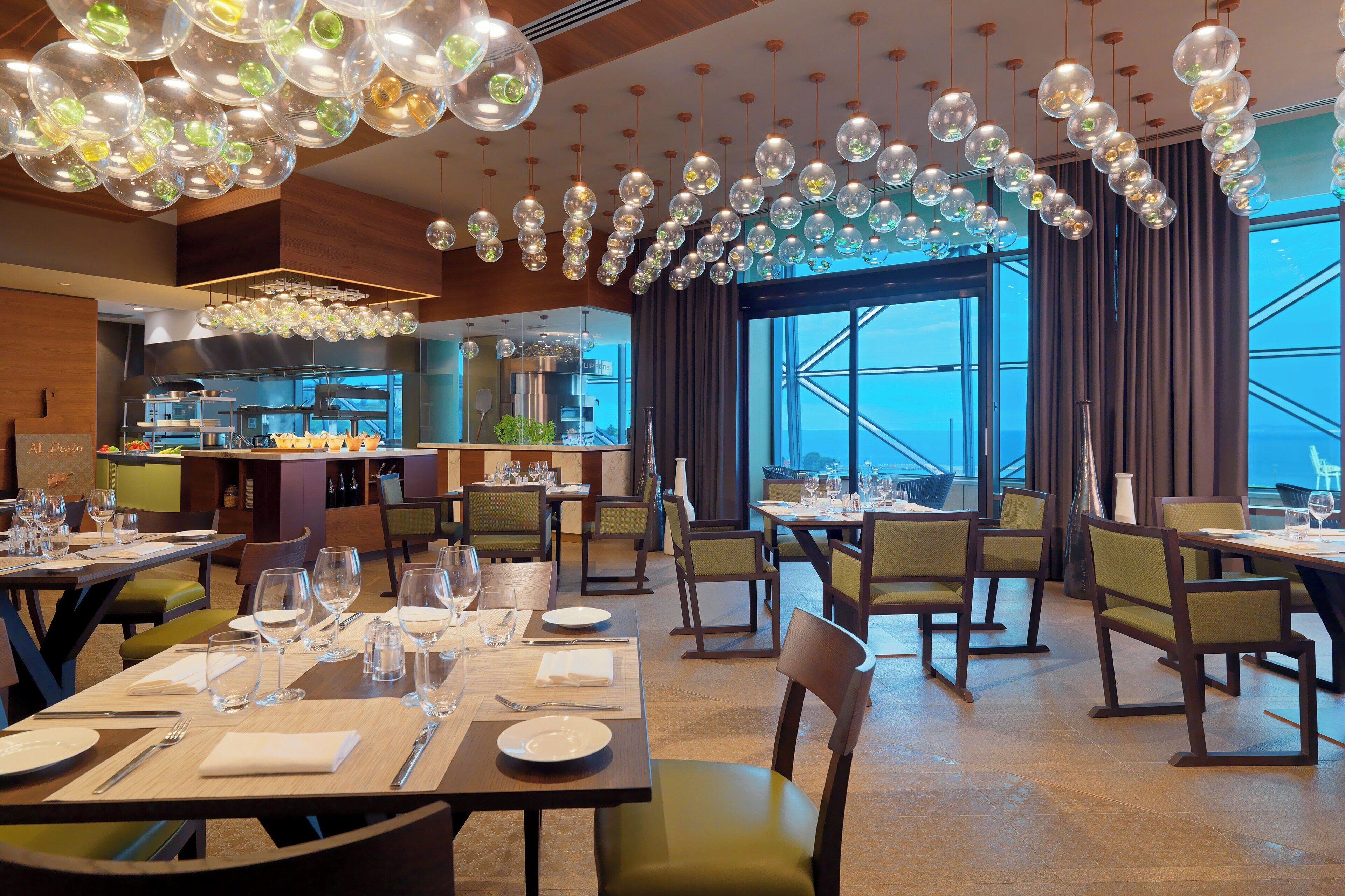 2 restaurants, breakfast, lunch, dinner served; italian cuisine