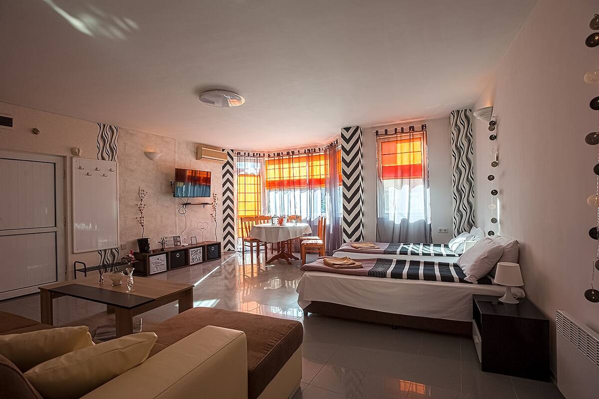 Design Apartment | Living area | 40-inch LED TV with satellite channels, TV, toys