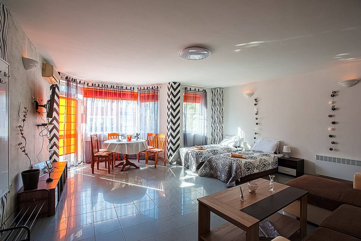 Design Apartment, Multiple Bedrooms, Kitchen, City View | Egyptian cotton sheets, premium bedding, laptop workspace