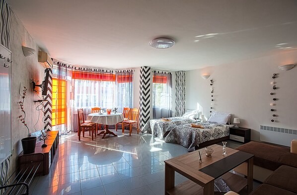 Design appartement, meerdere slaapkamers, keuken, uitzicht op de stad | Lakens van Egyptisch katoen, luxe beddengoed, individueel gedecoreerd