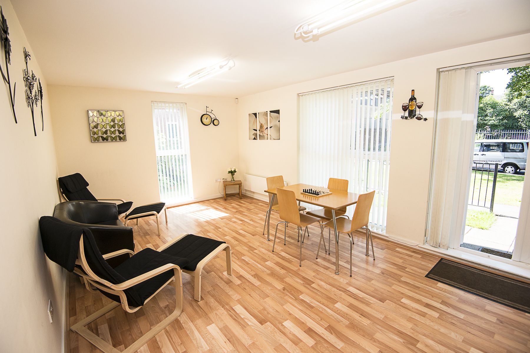 Deluxe Apartment, Accessible (Green View) | Living room