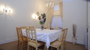 Casa familiar (88 Rigby) | Servicio a la habitación
