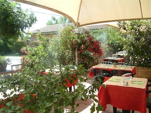 Property grounds - Hotel Saint Louis (Le Thor)