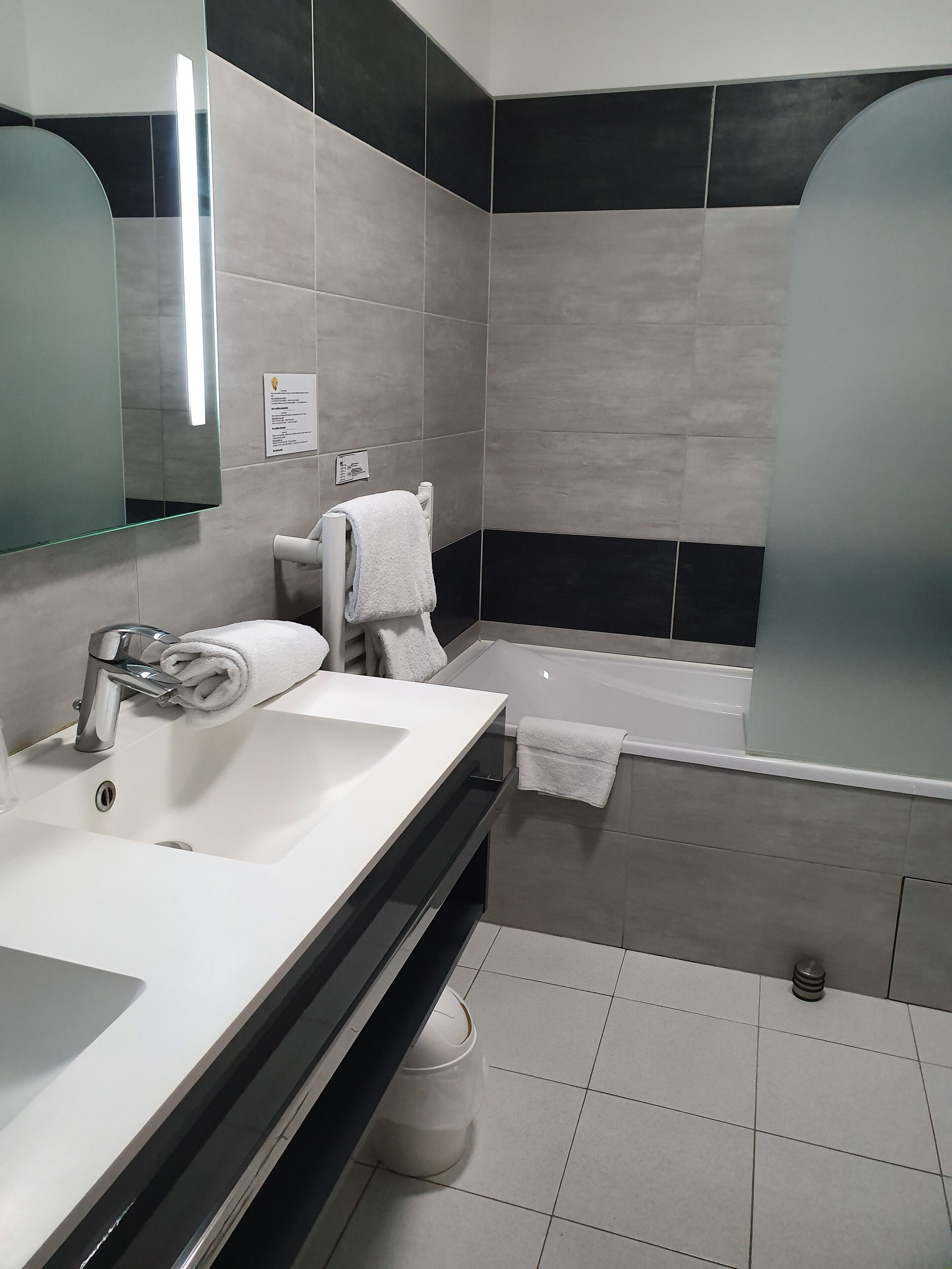 signature triple room, ensuite | bathroom amenities | shower, free toiletries, towels