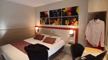 Quarto casal standard | 2 quartos, roupas de cama premium, individualmente decorados